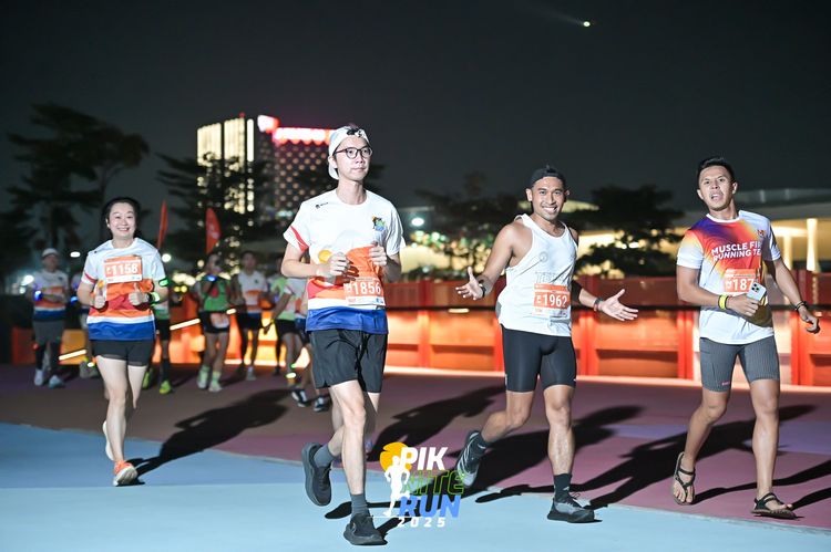 Race photo from PIK NITE RUN 2025