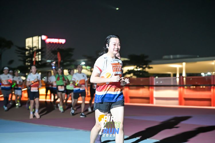 Race photo from PIK NITE RUN 2025