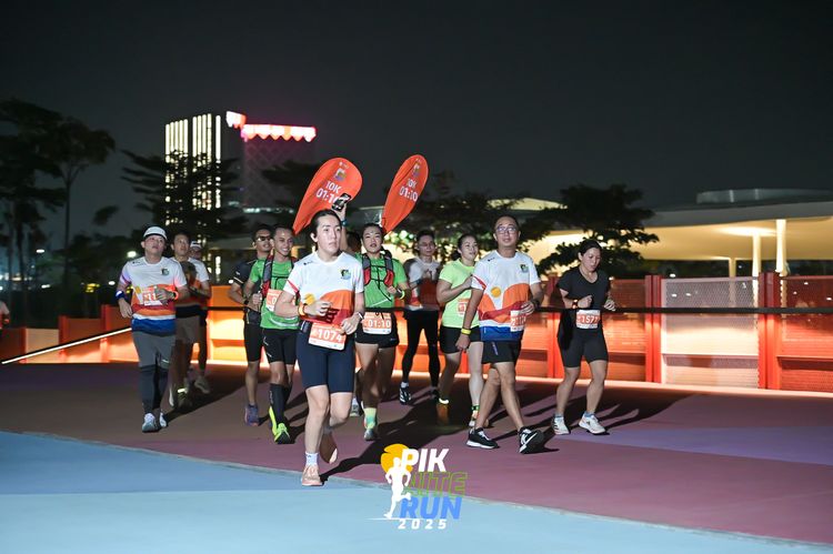 Race photo from PIK NITE RUN 2025