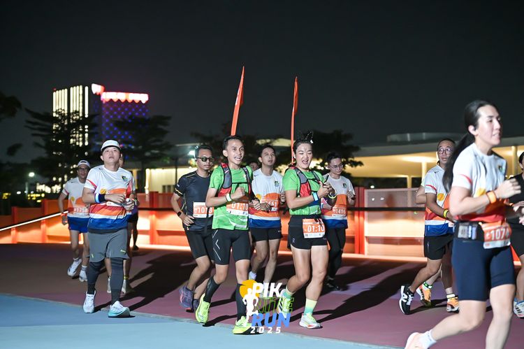 Race photo from PIK NITE RUN 2025
