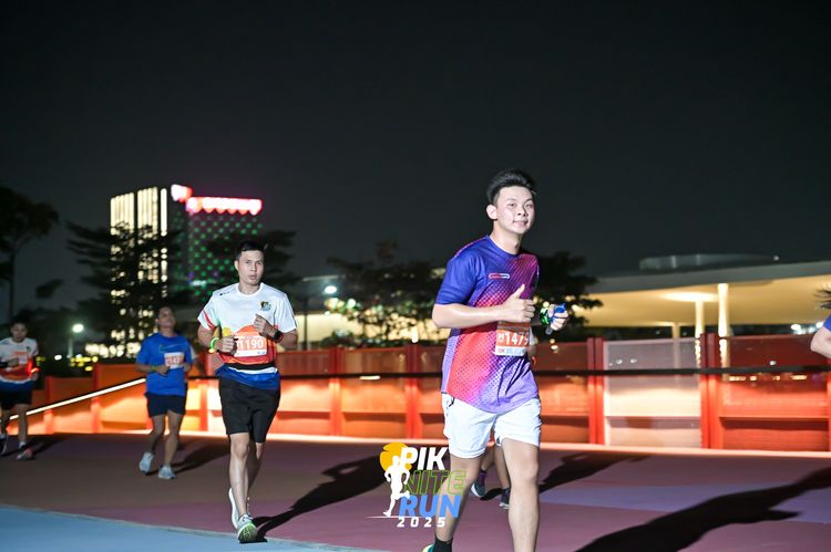 Race photo from PIK NITE RUN 2025