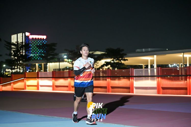 Race photo from PIK NITE RUN 2025