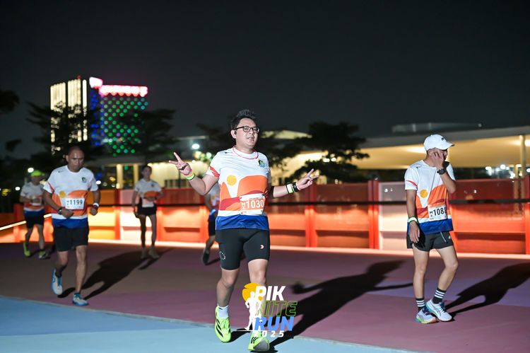 Race photo from PIK NITE RUN 2025