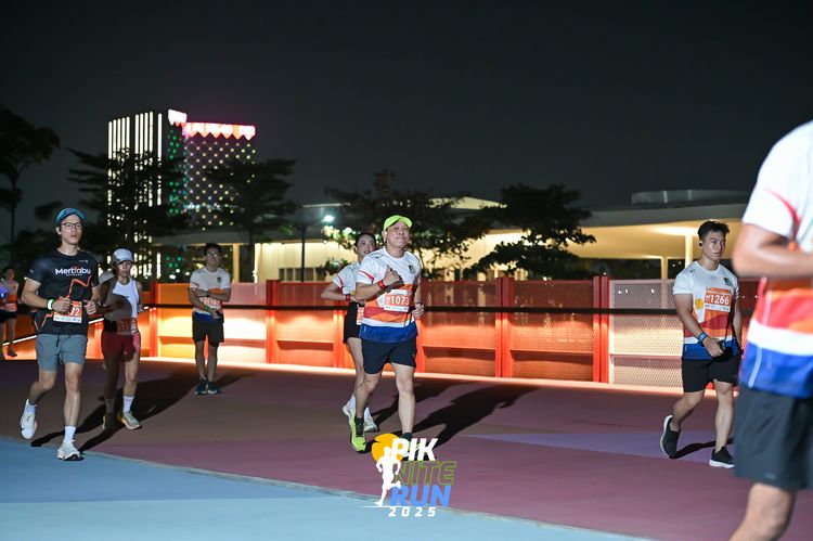Race photo from PIK NITE RUN 2025