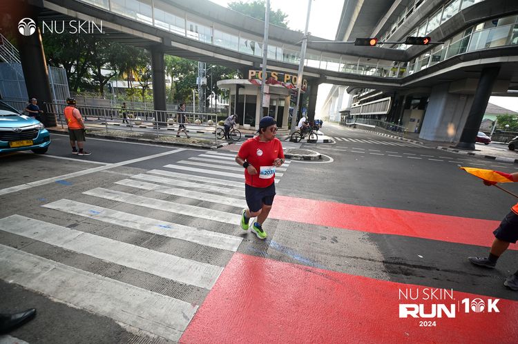 Race photo from Nu Skin Run 10K