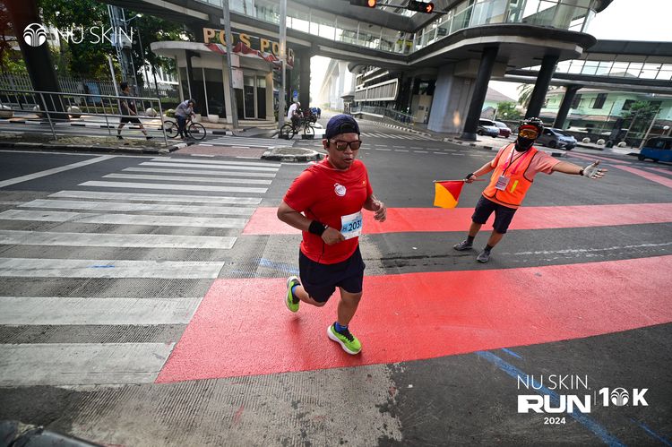 Race photo from Nu Skin Run 10K