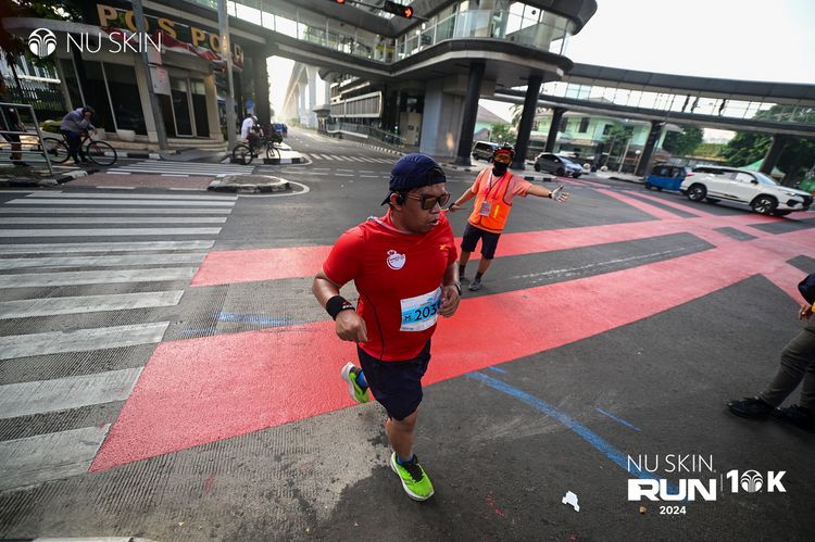 Race photo from Nu Skin Run 10K