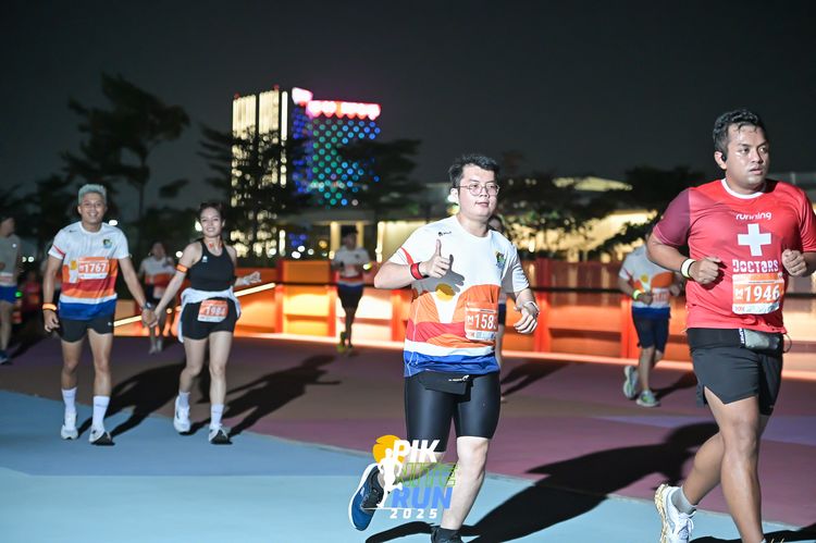 Race photo from PIK NITE RUN 2025