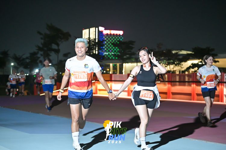 Race photo from PIK NITE RUN 2025