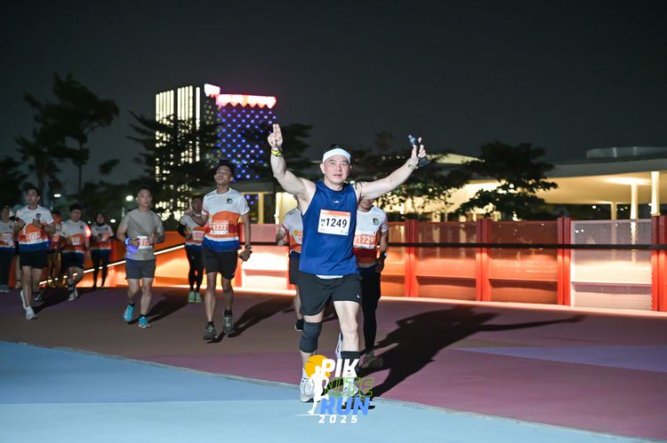 Race photo from PIK NITE RUN 2025