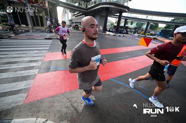 Race photo from Nu Skin Run 10K