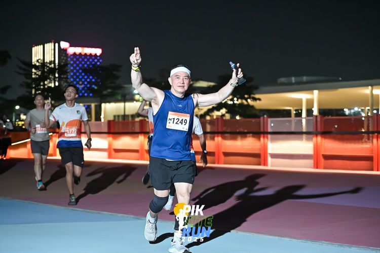 Race photo from PIK NITE RUN 2025