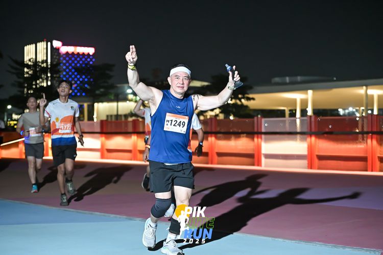 Race photo from PIK NITE RUN 2025