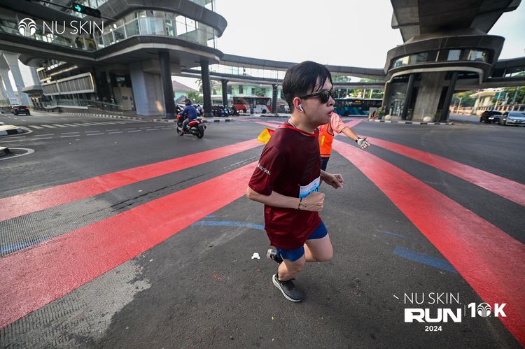 Race photo from Nu Skin Run 10K