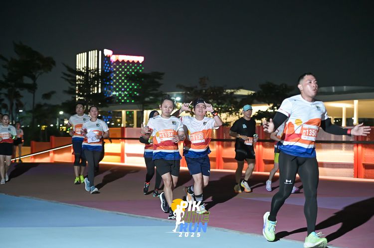 Race photo from PIK NITE RUN 2025