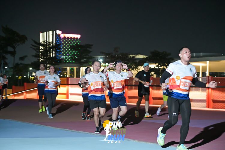 Race photo from PIK NITE RUN 2025
