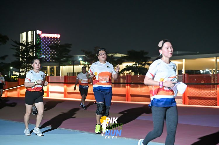 Race photo from PIK NITE RUN 2025