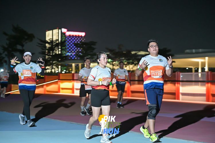 Race photo from PIK NITE RUN 2025