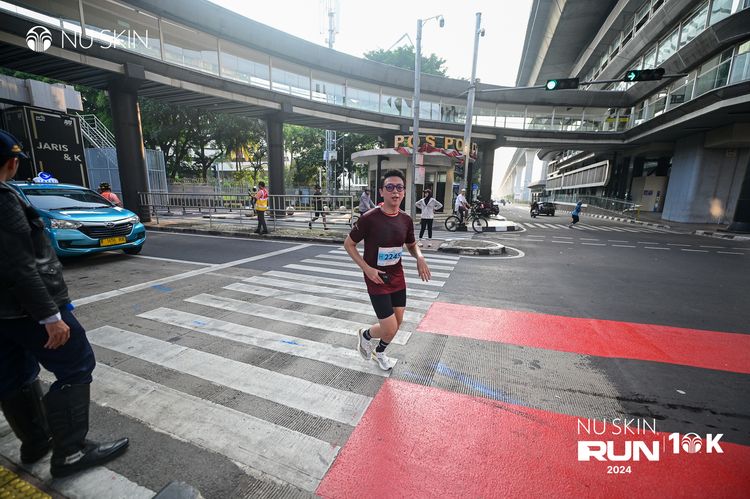 Race photo from Nu Skin Run 10K
