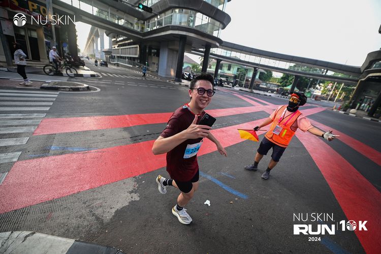 Race photo from Nu Skin Run 10K