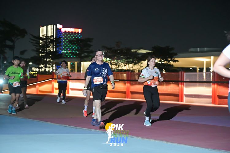 Race photo from PIK NITE RUN 2025