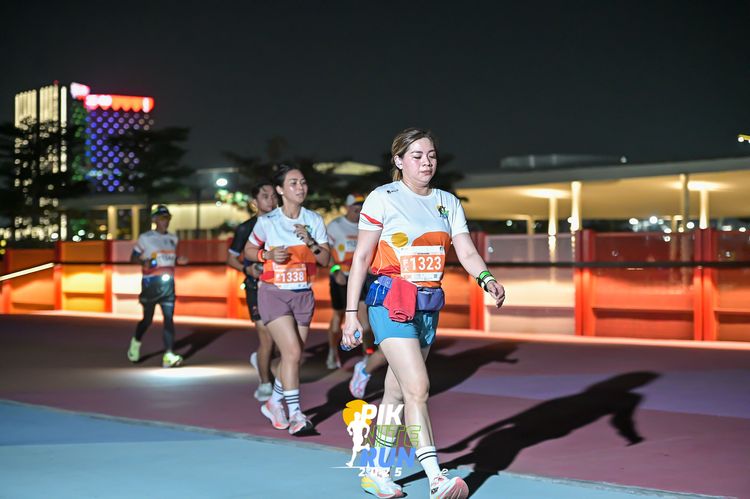 Race photo from PIK NITE RUN 2025