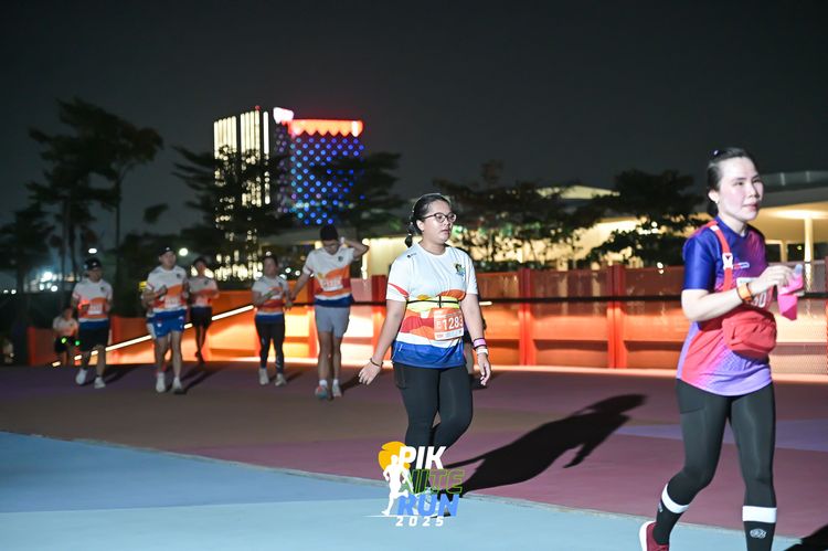 Race photo from PIK NITE RUN 2025