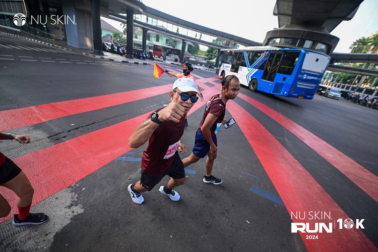 Race photo from Nu Skin Run 10K