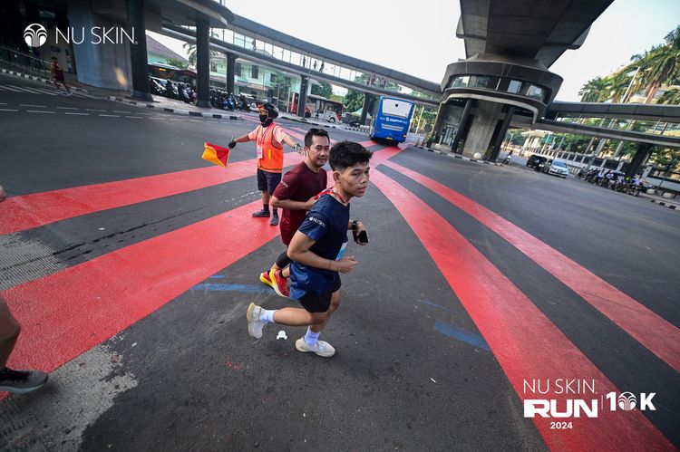 Race photo from Nu Skin Run 10K
