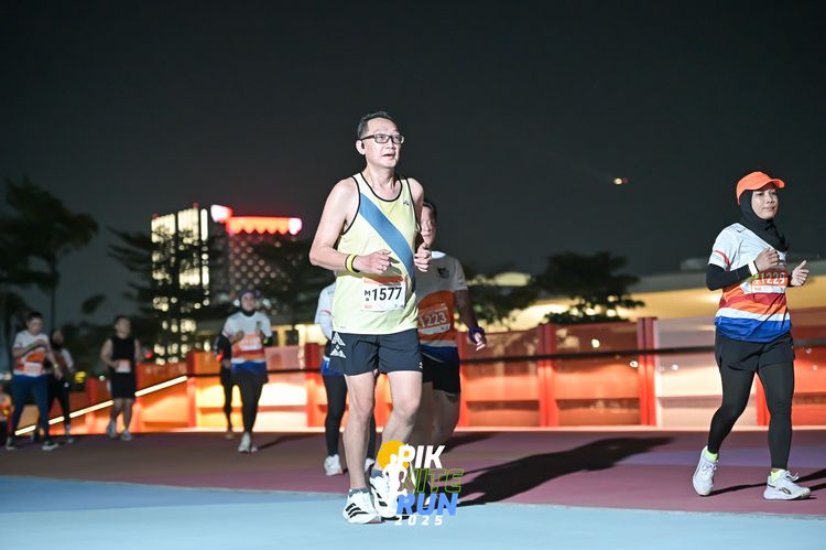 Race photo from PIK NITE RUN 2025