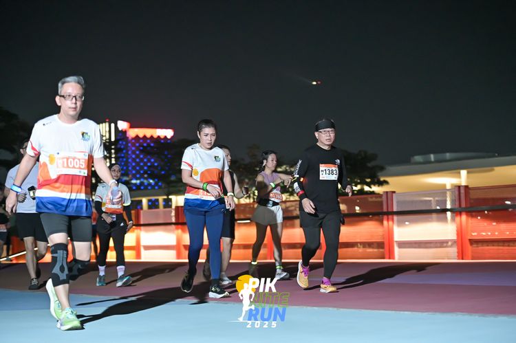 Race photo from PIK NITE RUN 2025