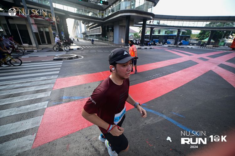 Race photo from Nu Skin Run 10K