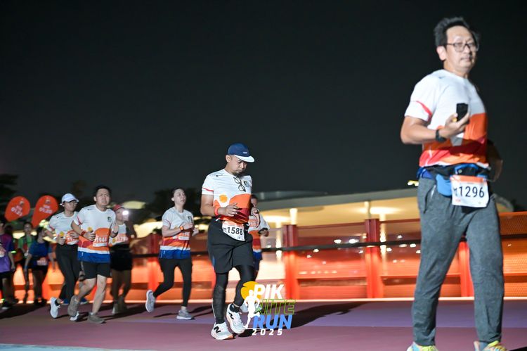 Race photo from PIK NITE RUN 2025