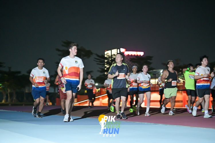 Race photo from PIK NITE RUN 2025