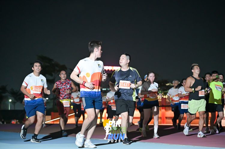 Race photo from PIK NITE RUN 2025