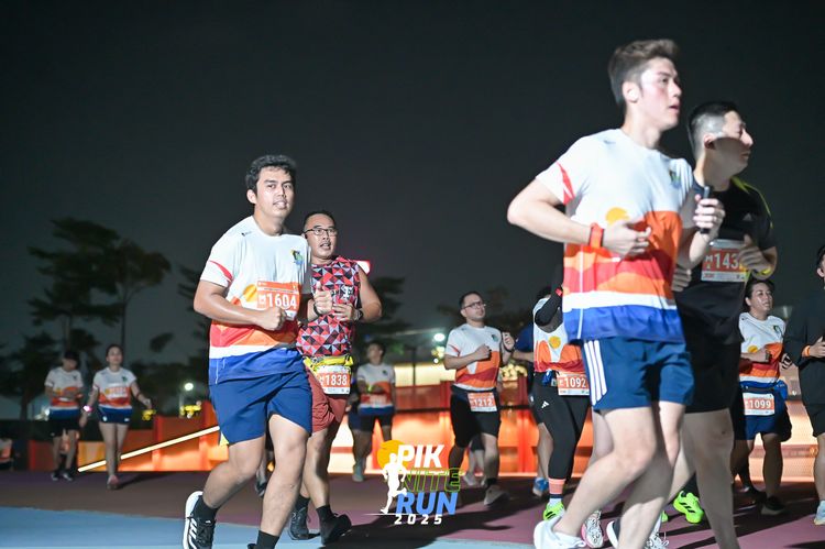 Race photo from PIK NITE RUN 2025