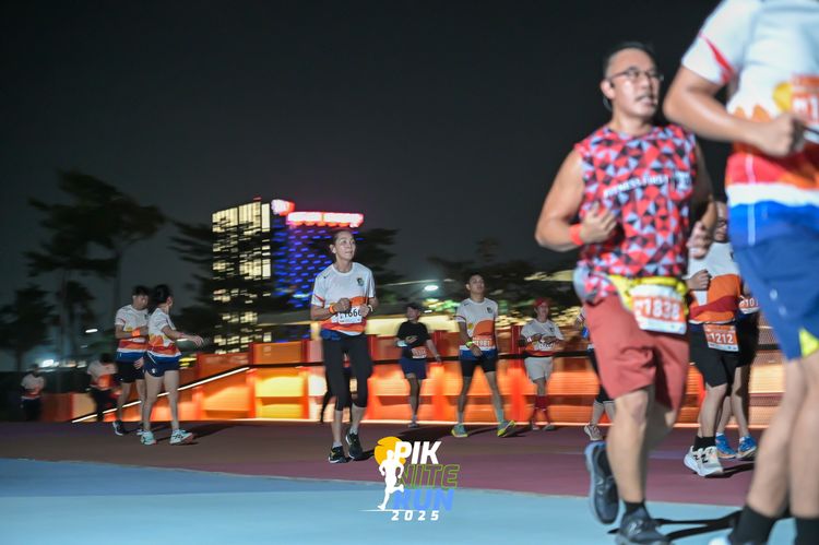 Race photo from PIK NITE RUN 2025
