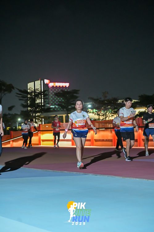 Race photo from PIK NITE RUN 2025