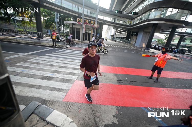 Race photo from Nu Skin Run 10K