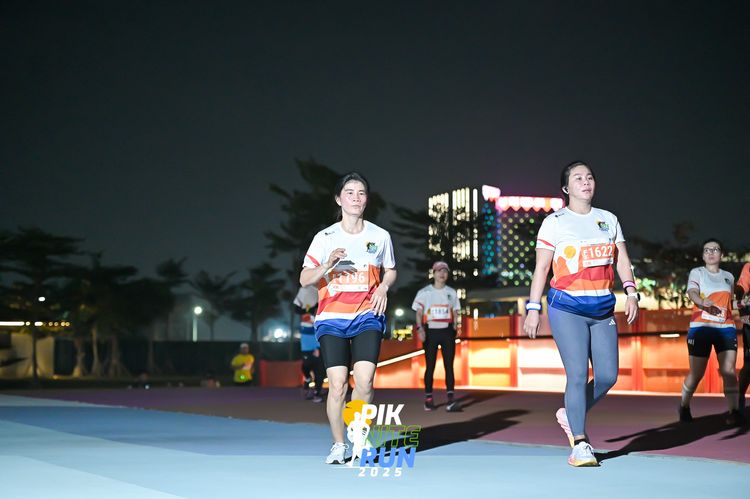 Race photo from PIK NITE RUN 2025