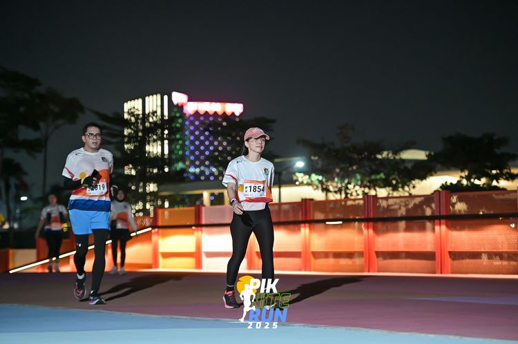 Race photo from PIK NITE RUN 2025