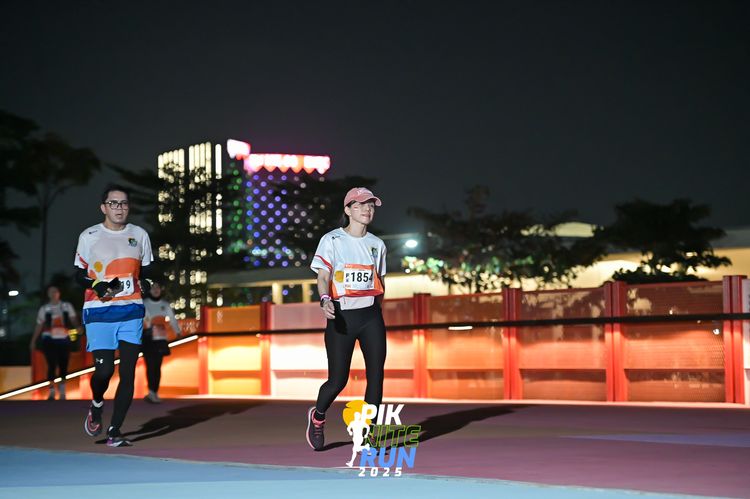 Race photo from PIK NITE RUN 2025