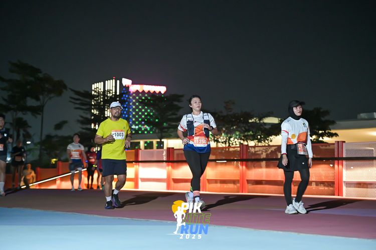 Race photo from PIK NITE RUN 2025