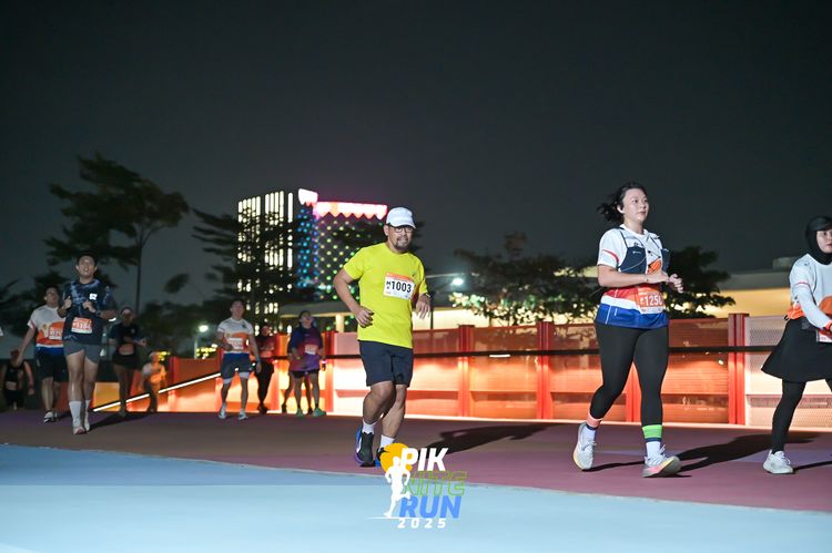 Race photo from PIK NITE RUN 2025