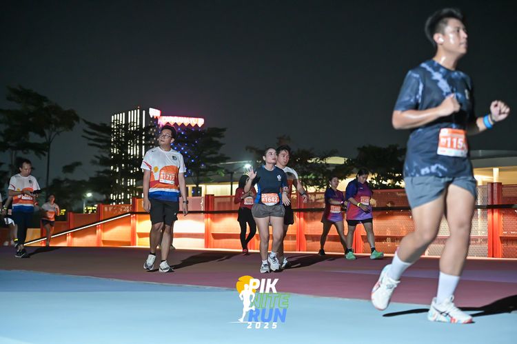 Race photo from PIK NITE RUN 2025