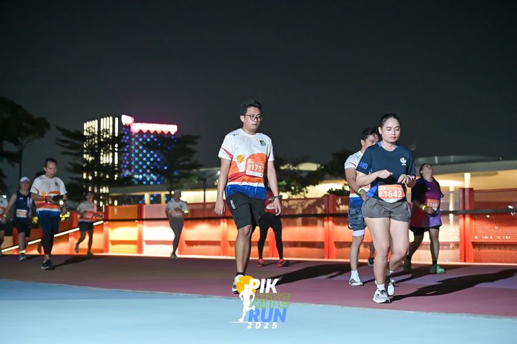 Race photo from PIK NITE RUN 2025
