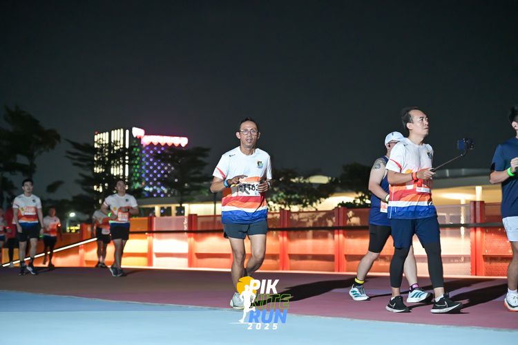 Race photo from PIK NITE RUN 2025