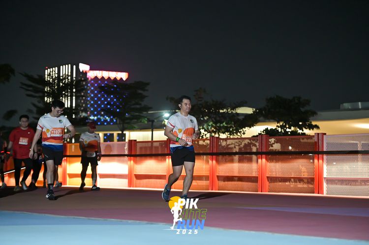 Race photo from PIK NITE RUN 2025