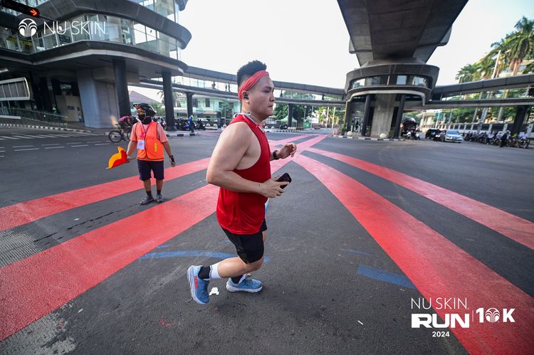 Race photo from Nu Skin Run 10K
