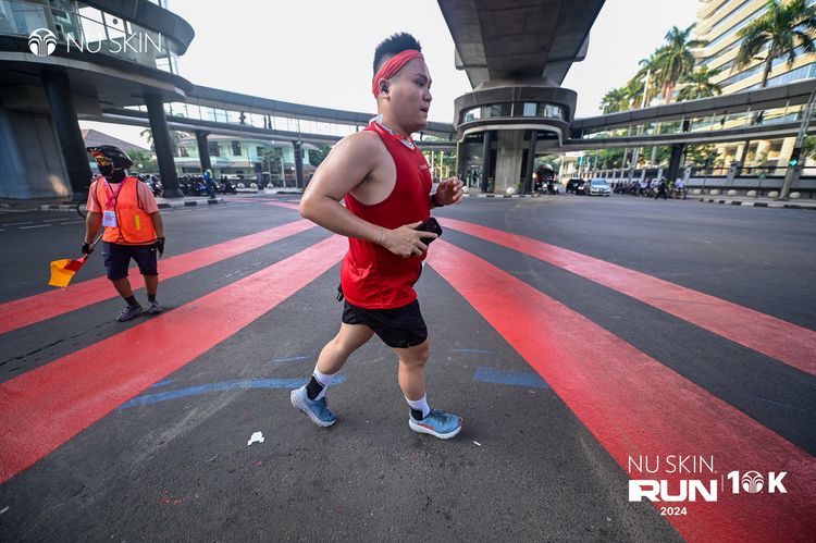 Race photo from Nu Skin Run 10K